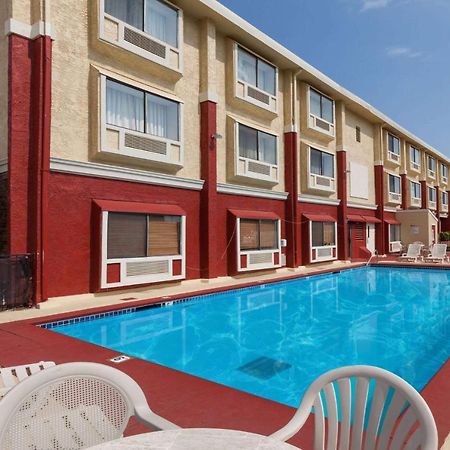 Ramada by Wyndham Oklahoma City Airport North Bagian luar foto