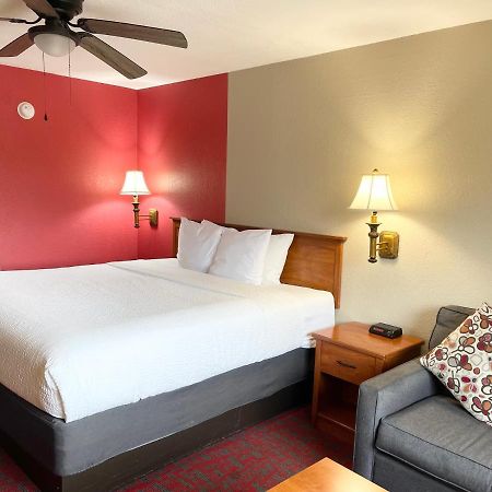 Ramada by Wyndham Oklahoma City Airport North Bagian luar foto