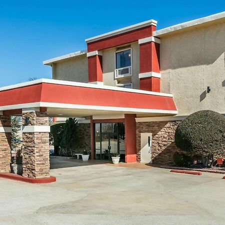 Ramada by Wyndham Oklahoma City Airport North Bagian luar foto