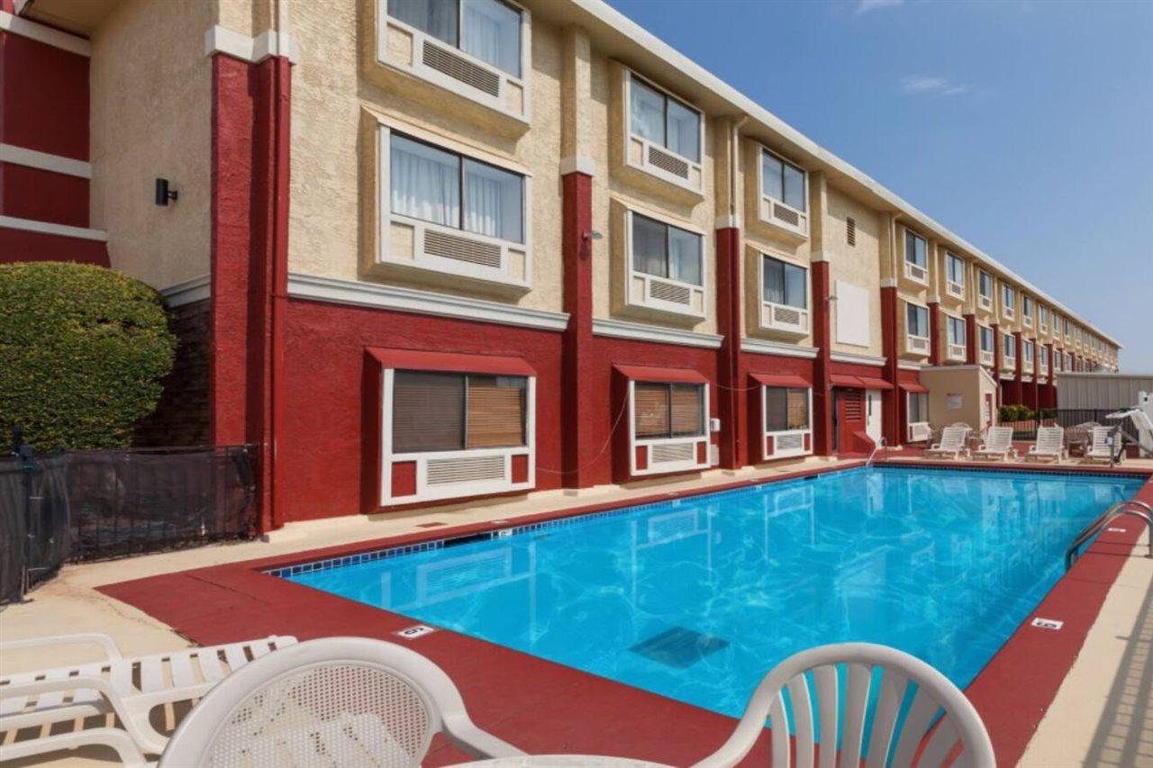Ramada by Wyndham Oklahoma City Airport North Bagian luar foto