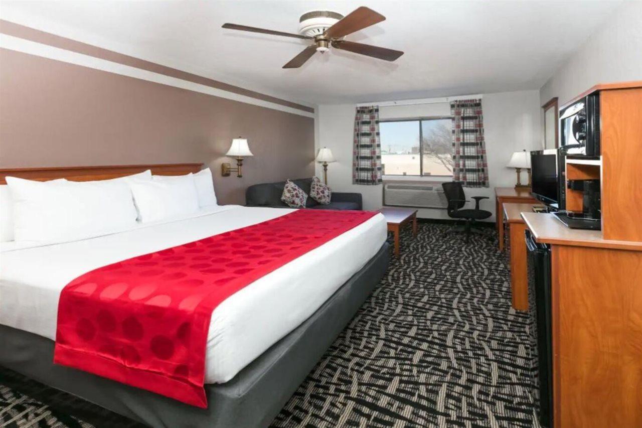 Ramada by Wyndham Oklahoma City Airport North Bagian luar foto