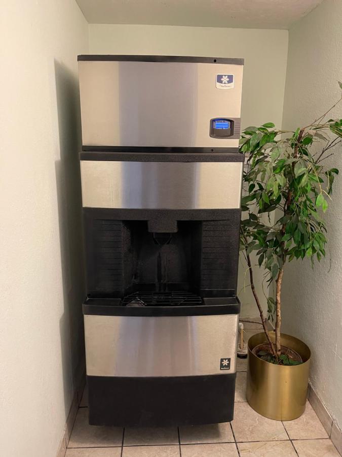 Ramada by Wyndham Oklahoma City Airport North Bagian luar foto