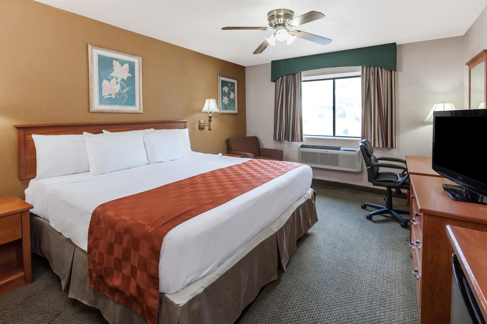 Ramada by Wyndham Oklahoma City Airport North Bagian luar foto