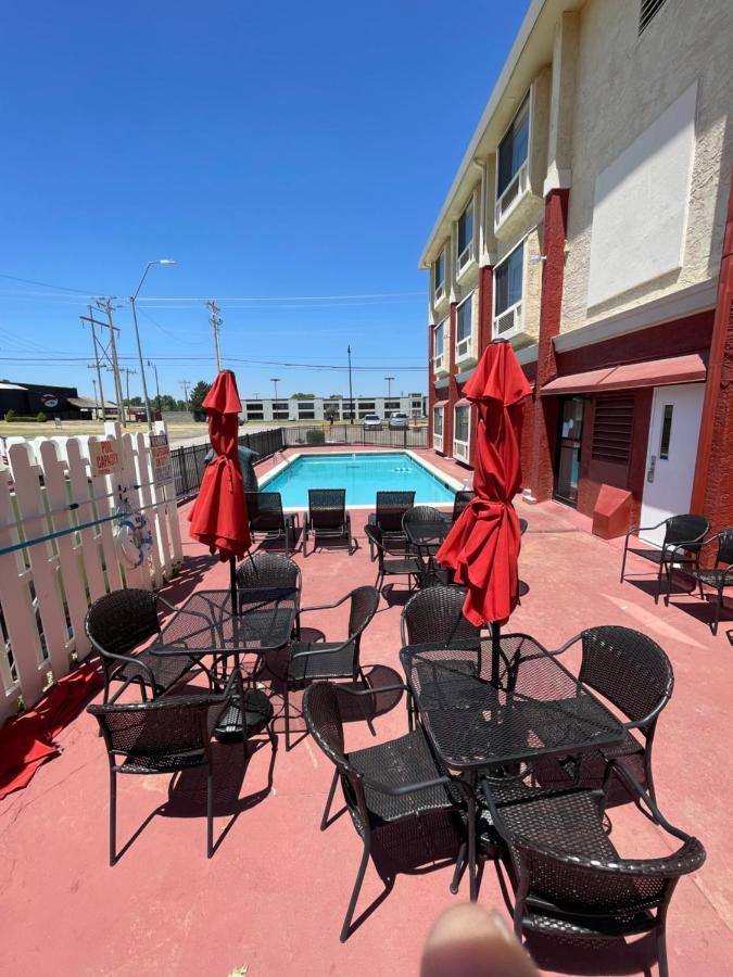Ramada by Wyndham Oklahoma City Airport North Bagian luar foto