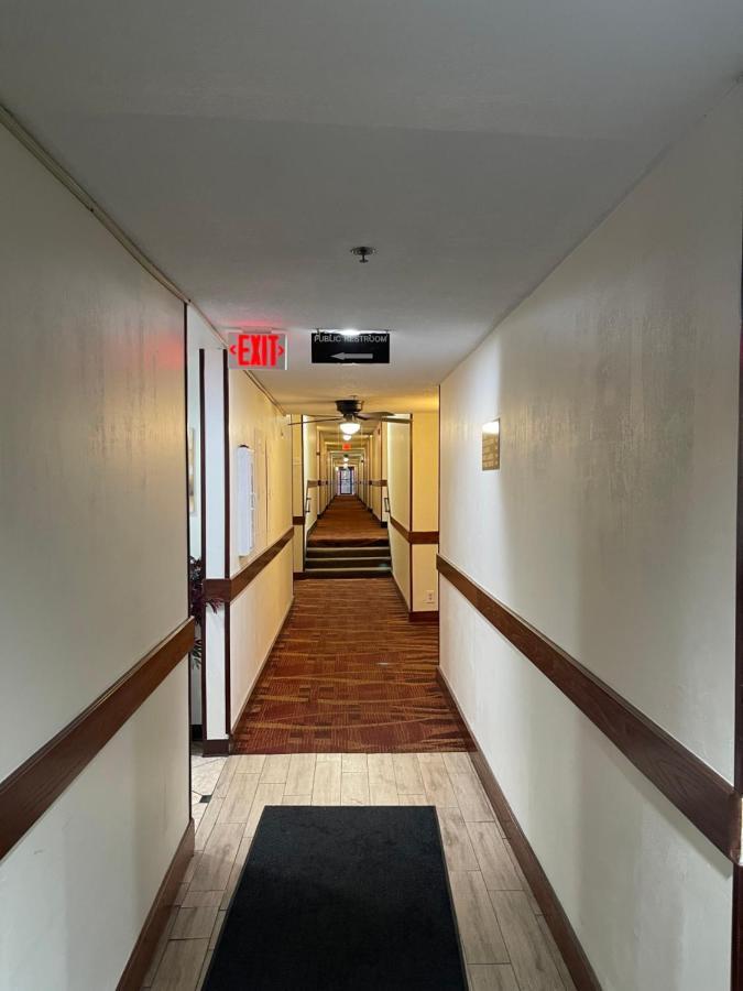 Ramada by Wyndham Oklahoma City Airport North Bagian luar foto