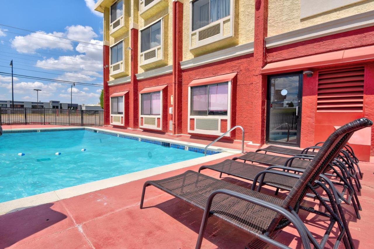 Ramada by Wyndham Oklahoma City Airport North Bagian luar foto
