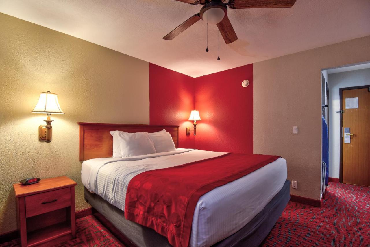 Ramada by Wyndham Oklahoma City Airport North Bagian luar foto
