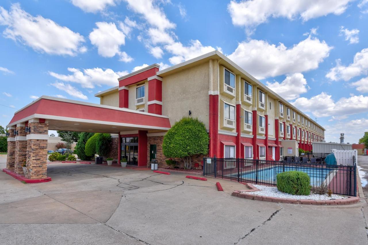 Ramada by Wyndham Oklahoma City Airport North Bagian luar foto