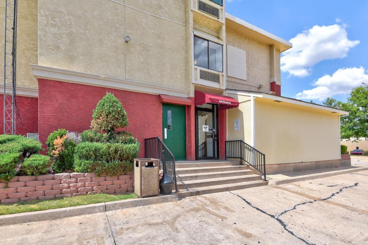 Ramada by Wyndham Oklahoma City Airport North Bagian luar foto