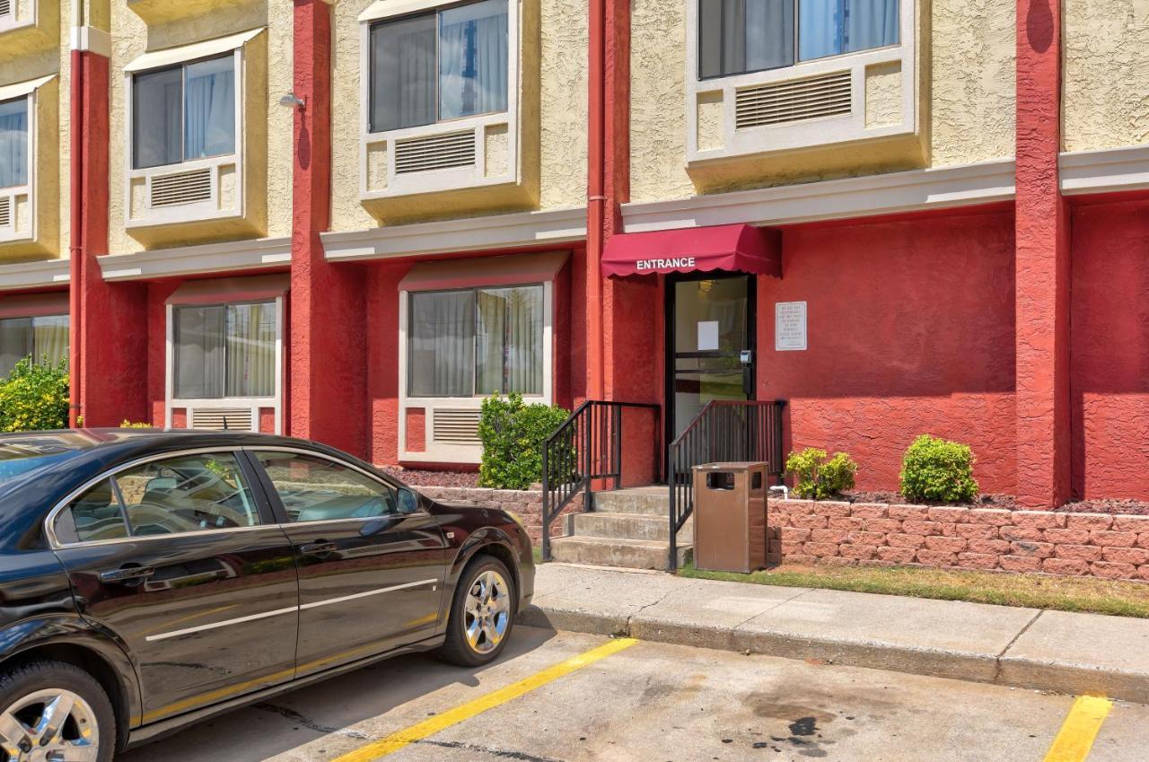Ramada by Wyndham Oklahoma City Airport North Bagian luar foto