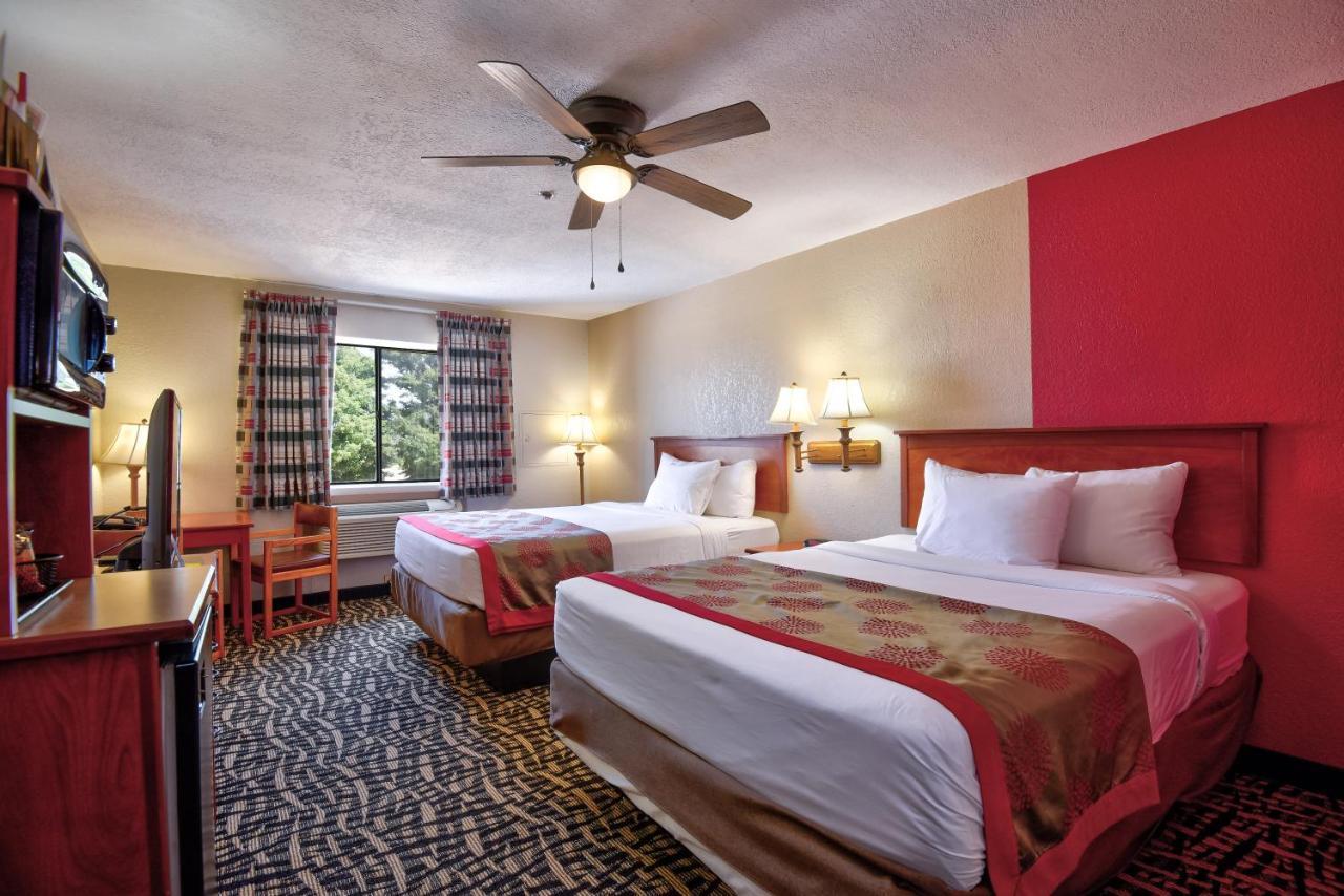 Ramada by Wyndham Oklahoma City Airport North Bagian luar foto
