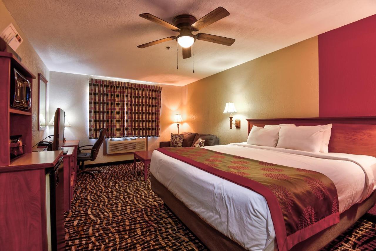 Ramada by Wyndham Oklahoma City Airport North Bagian luar foto