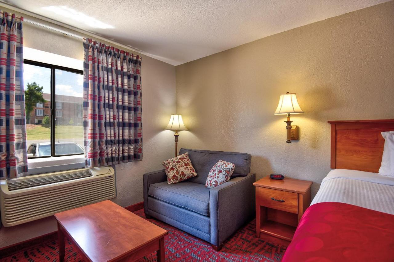 Ramada by Wyndham Oklahoma City Airport North Bagian luar foto