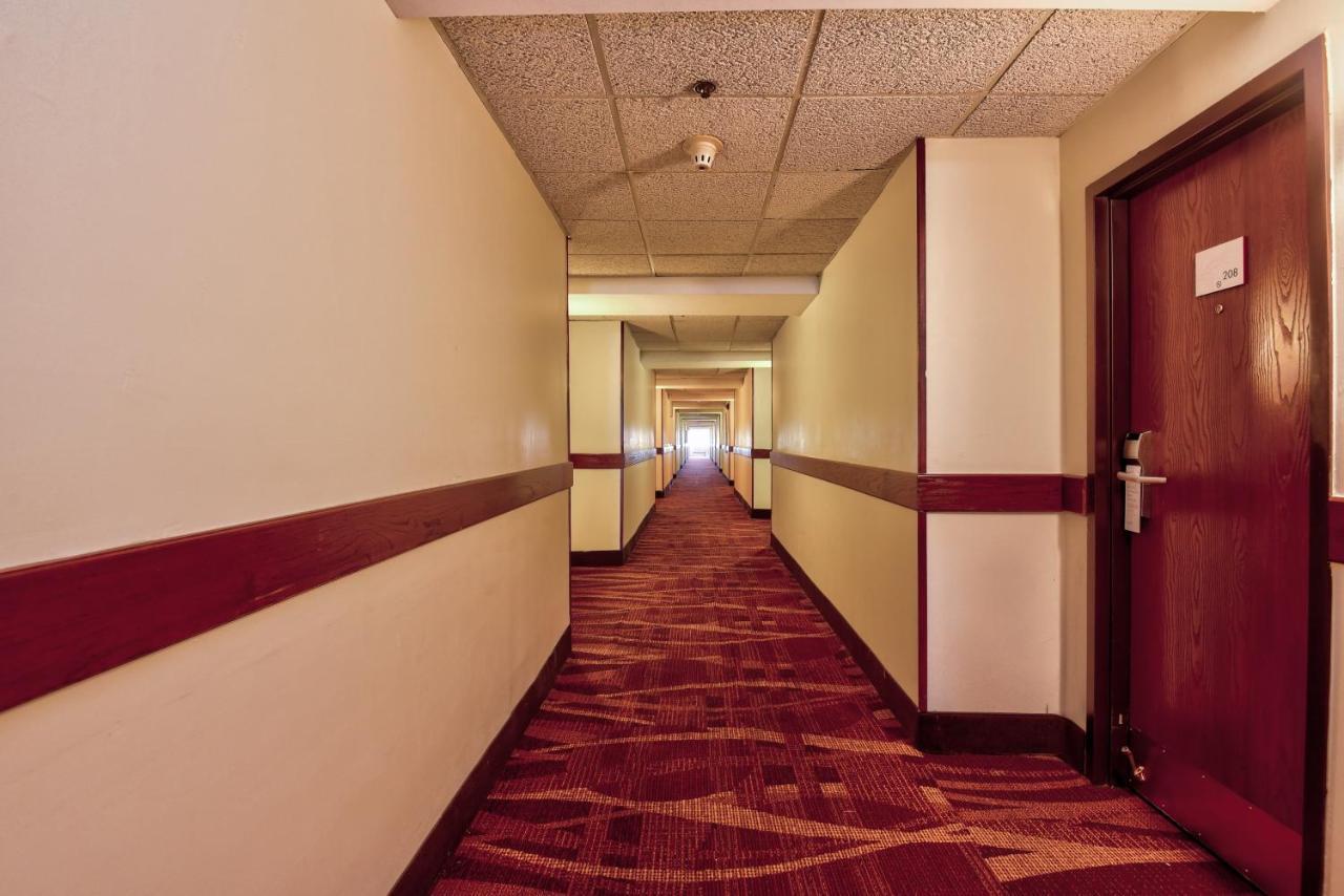 Ramada by Wyndham Oklahoma City Airport North Bagian luar foto