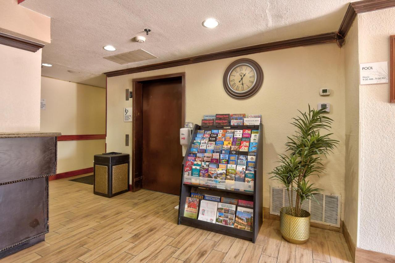 Ramada by Wyndham Oklahoma City Airport North Bagian luar foto