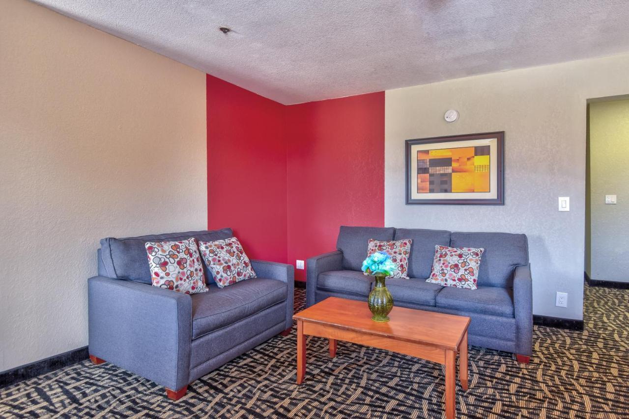 Ramada by Wyndham Oklahoma City Airport North Bagian luar foto