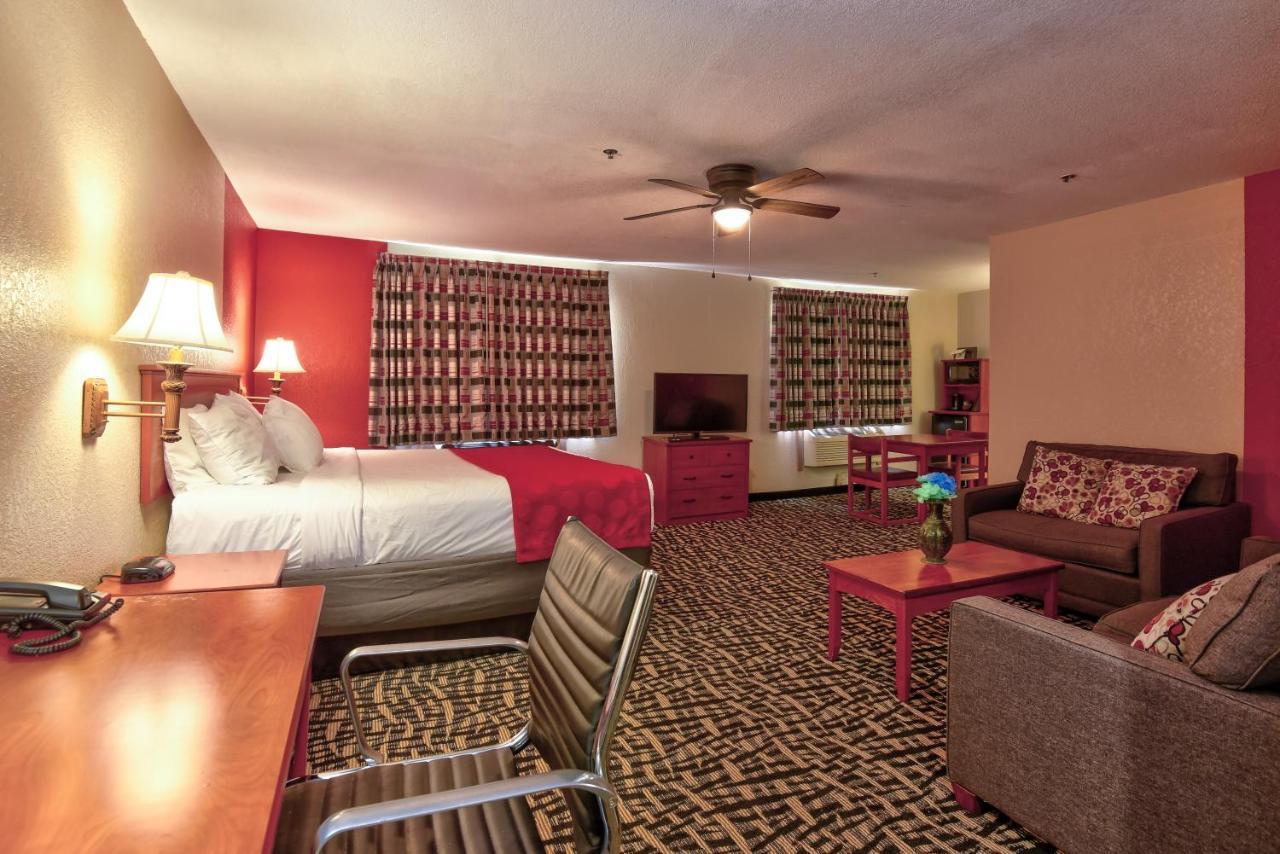 Ramada by Wyndham Oklahoma City Airport North Bagian luar foto