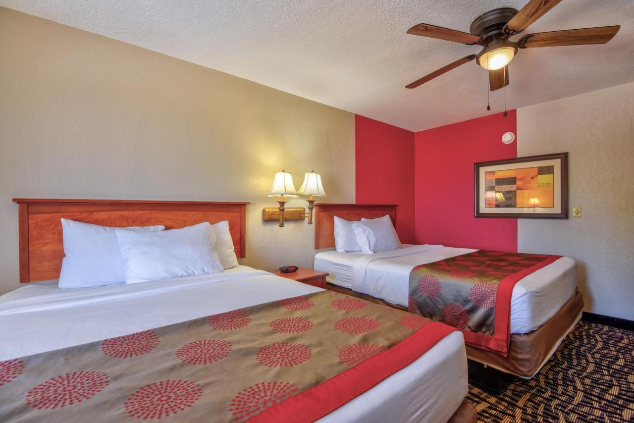Ramada by Wyndham Oklahoma City Airport North Bagian luar foto
