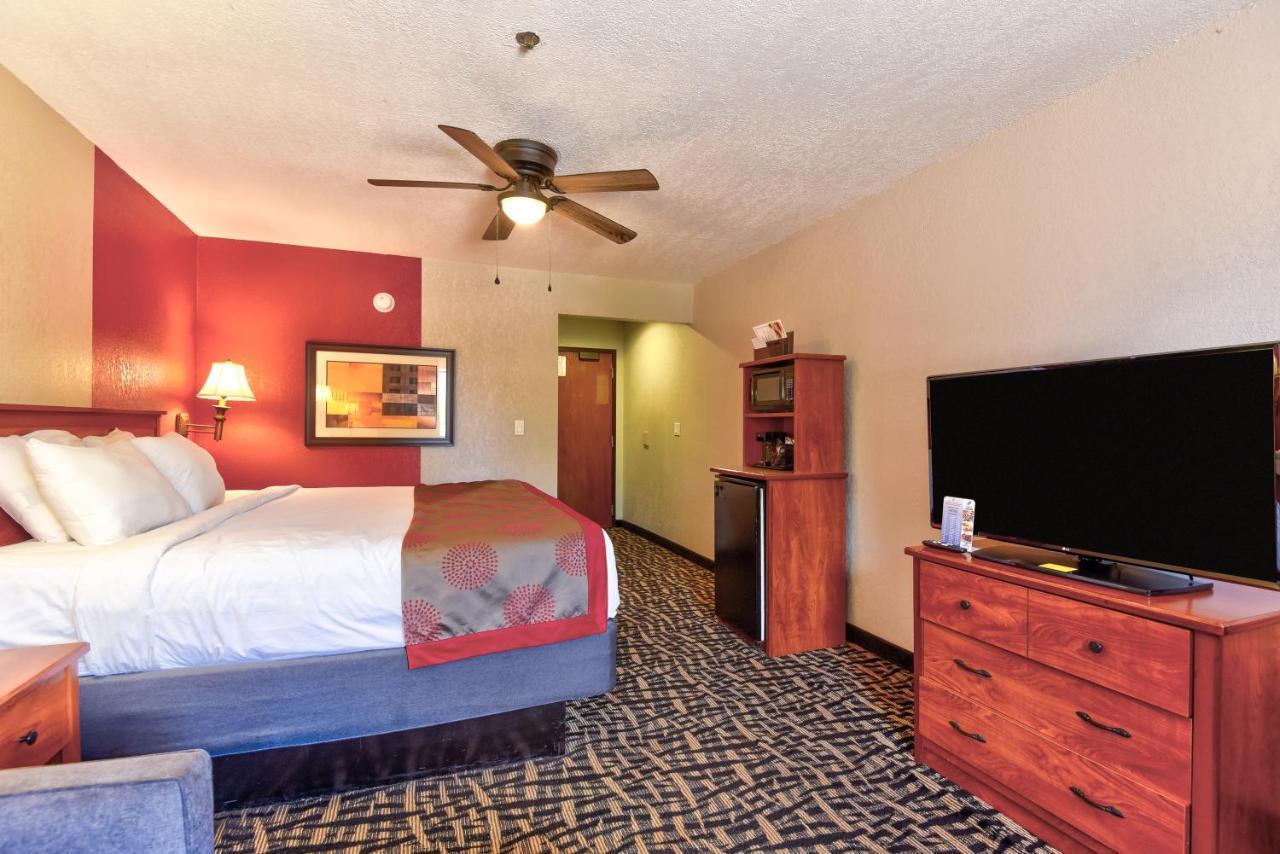 Ramada by Wyndham Oklahoma City Airport North Bagian luar foto