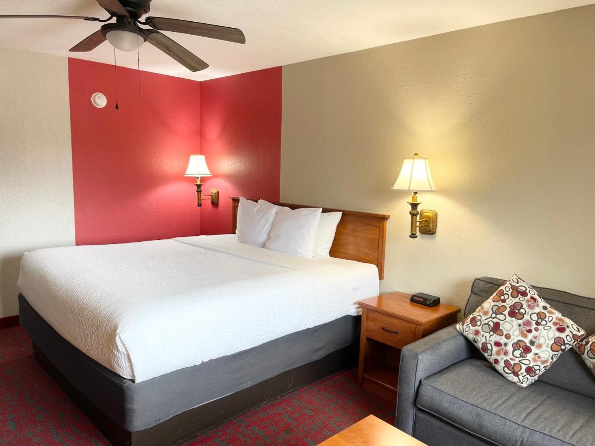 Ramada by Wyndham Oklahoma City Airport North Bagian luar foto