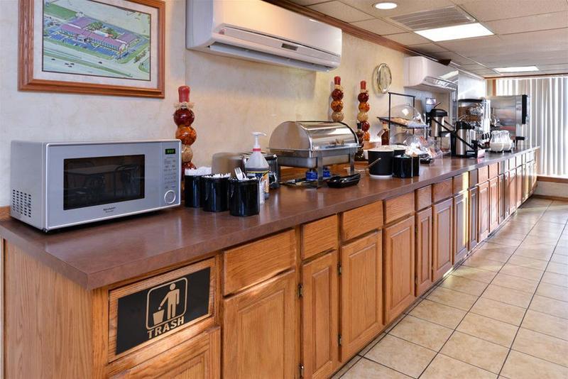 Ramada by Wyndham Oklahoma City Airport North Bagian luar foto