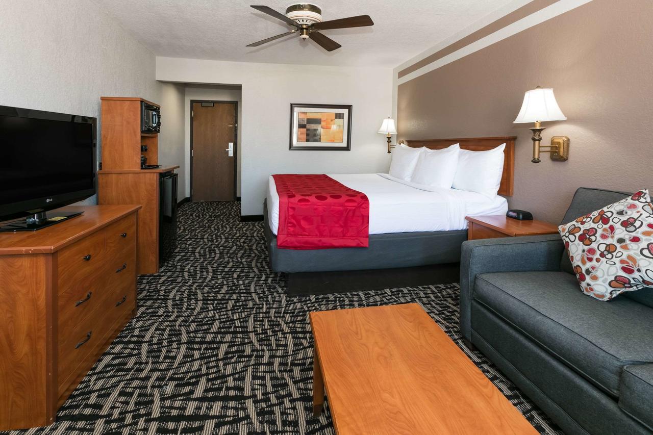 Ramada by Wyndham Oklahoma City Airport North Bagian luar foto