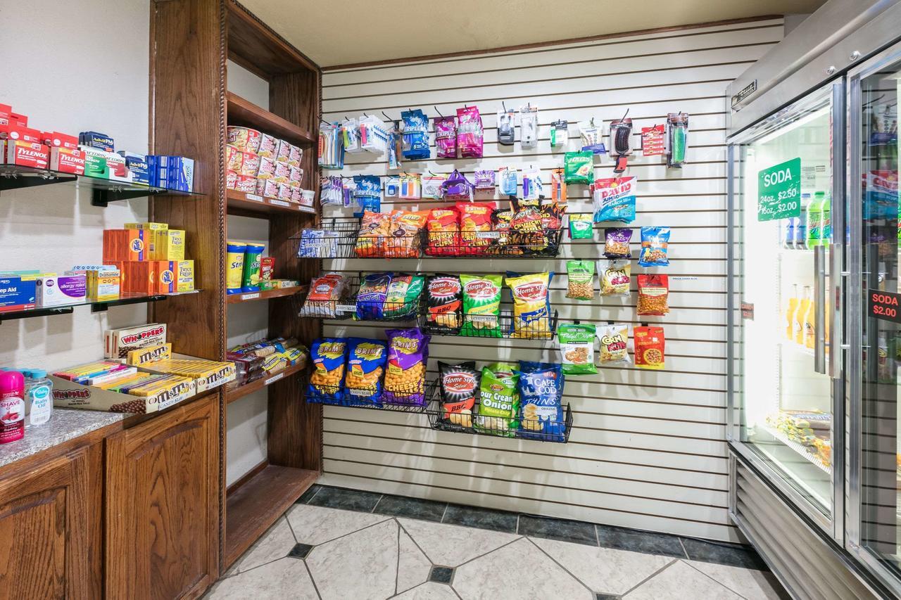 Ramada by Wyndham Oklahoma City Airport North Bagian luar foto