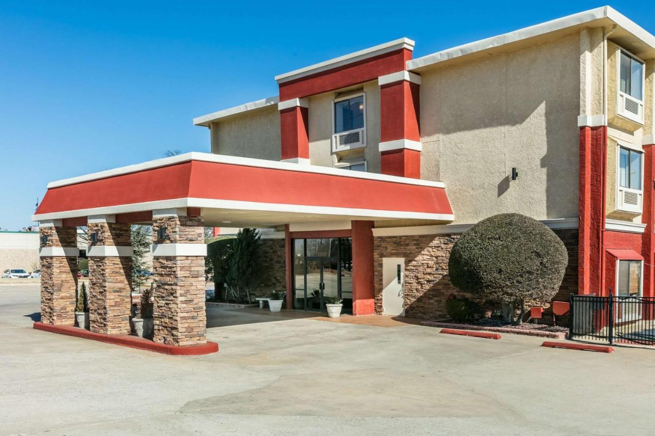 Ramada by Wyndham Oklahoma City Airport North Bagian luar foto