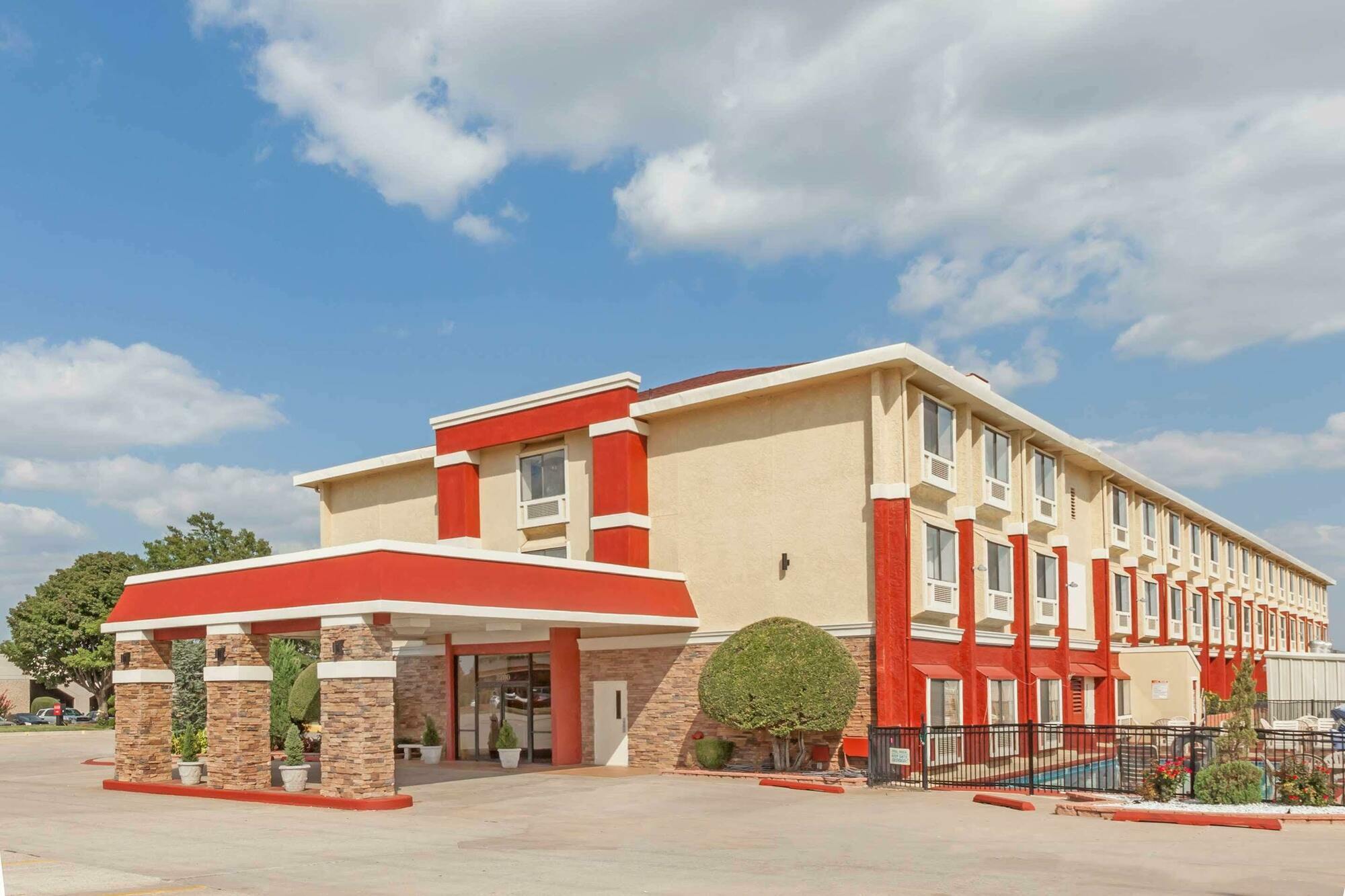 Ramada by Wyndham Oklahoma City Airport North Bagian luar foto